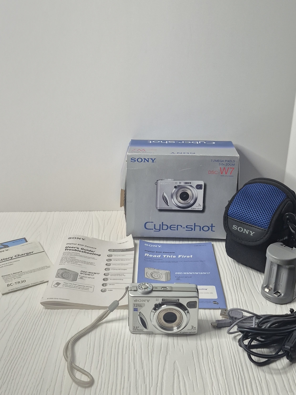Sony Cyber-shot DSC-W7 Digital Camera Tested Working Box Case Bundle Y2K